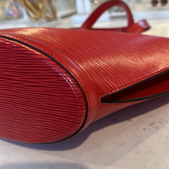 Authentic Louis Vuitton Epi Leather Saint Jaques shoulder bag - Picture 6 of 11